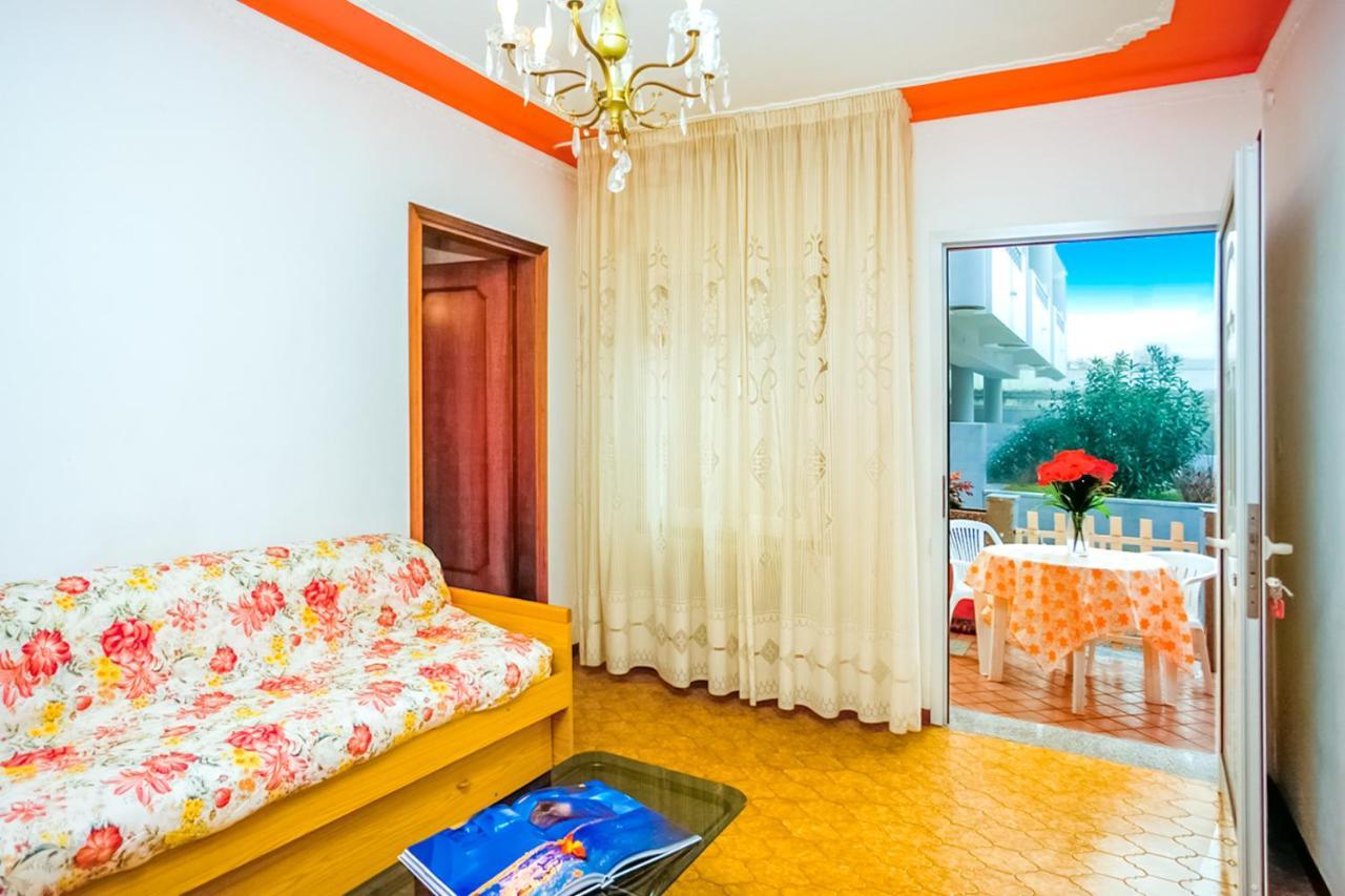 Appartamenti Calligher Бибионе Екстериор снимка